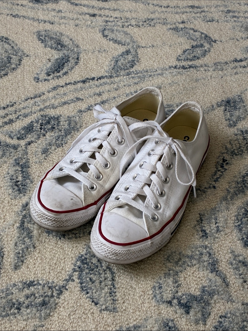 Converse All Star White Canvas Low-Top Sneakers with Red Trim—-Size 6M/8F